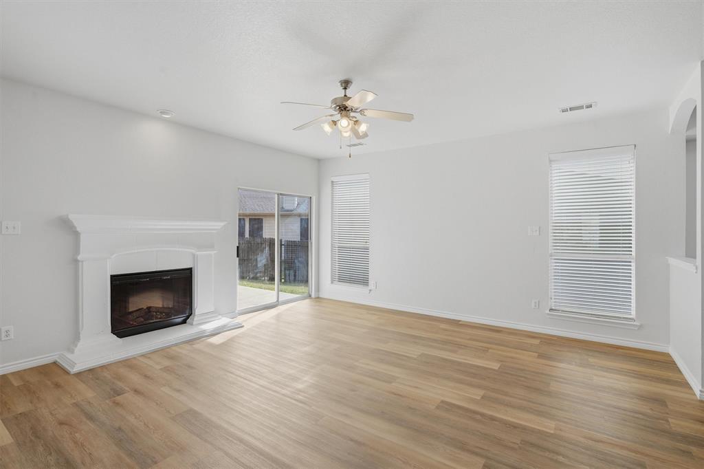 10986 Hawks Landing Road Fort Worth, TX 76052 - Photo 7 of 39