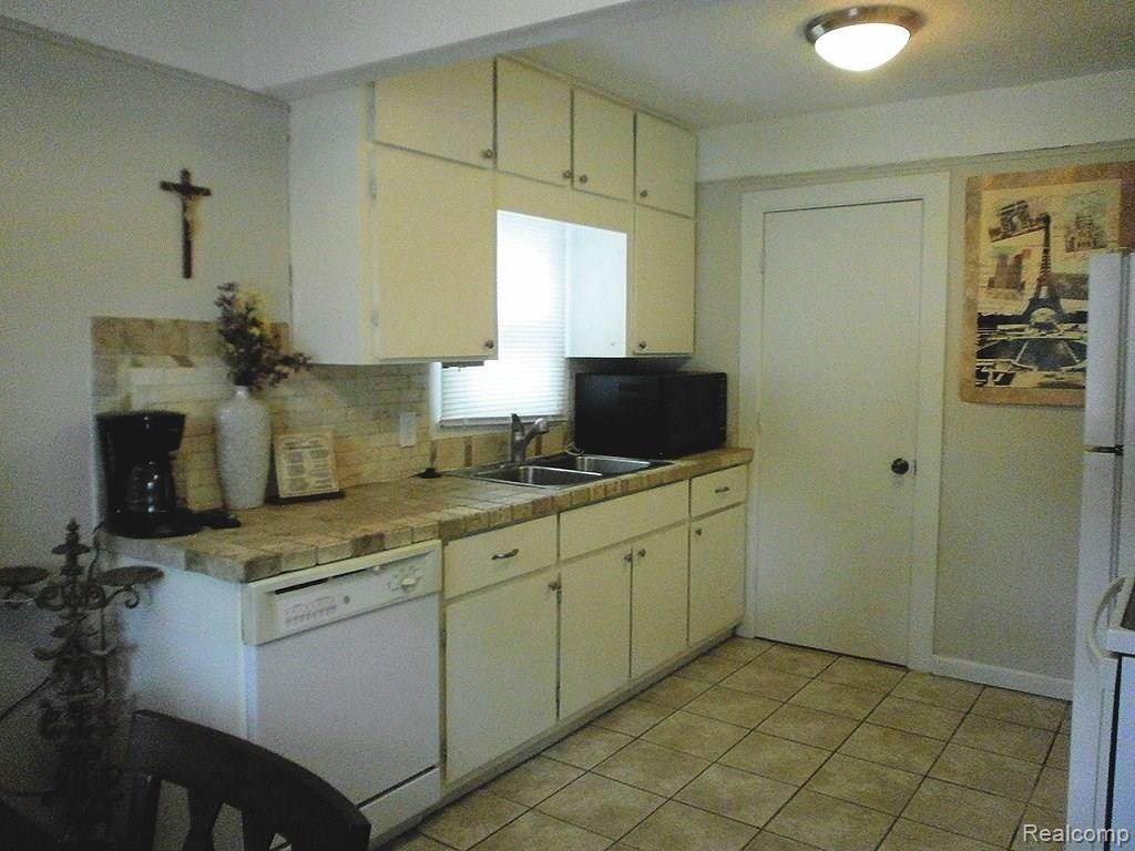 2990 Greenfield Road Berkley, MI 48072 - Photo 4 of 7