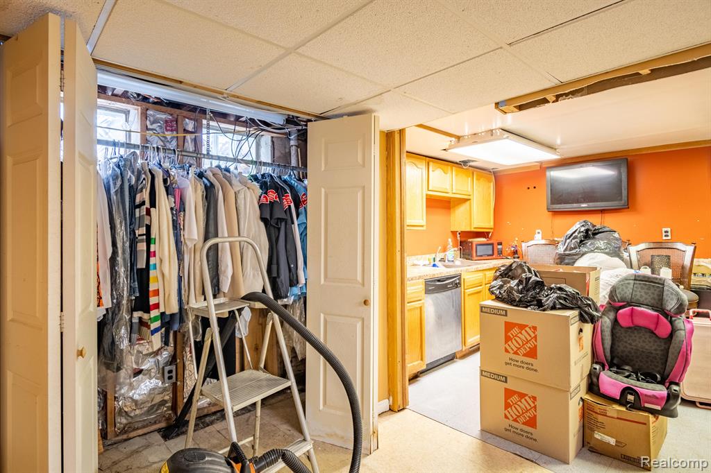 15337 Charles R Avenue Eastpointe, MI 48021 - Photo 24 of 36 Gallery Image 24