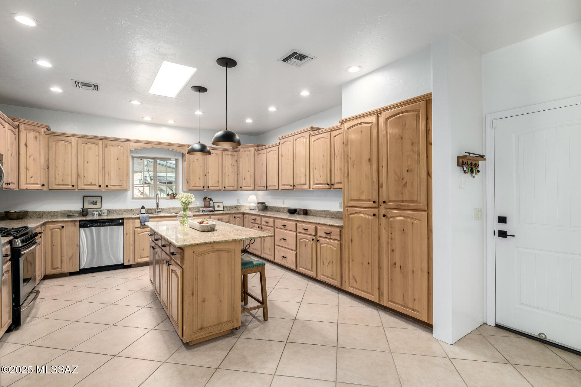 242 South Country Club Road Tucson, AZ 85716 - Photo 16 of 49 Gallery Image 16