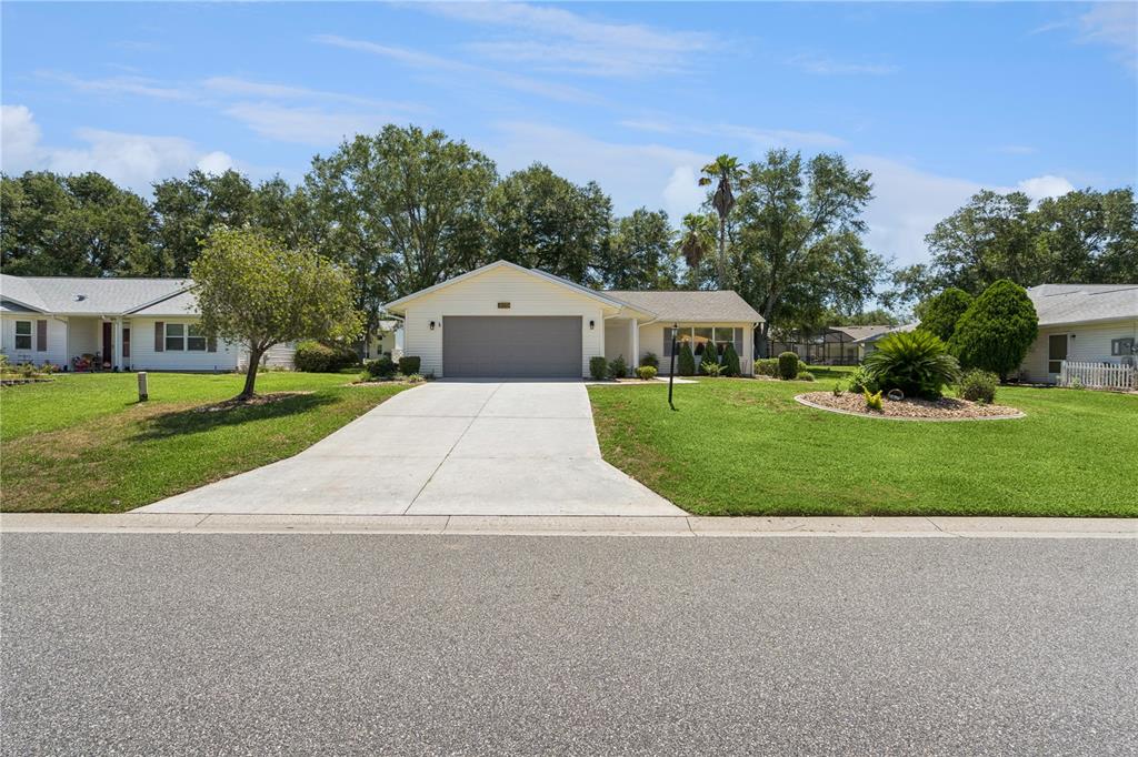 27211 Racquet Circle Leesburg, FL 34748 - Photo 2 of 31