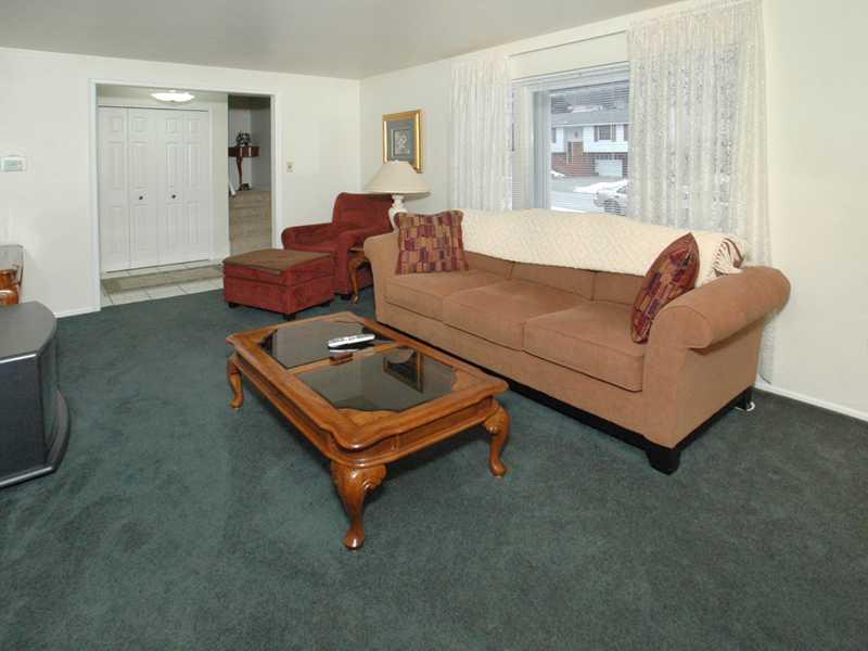 496 Rainier Drive Plum, PA 15239 - Photo 8 of 21 Living Room.