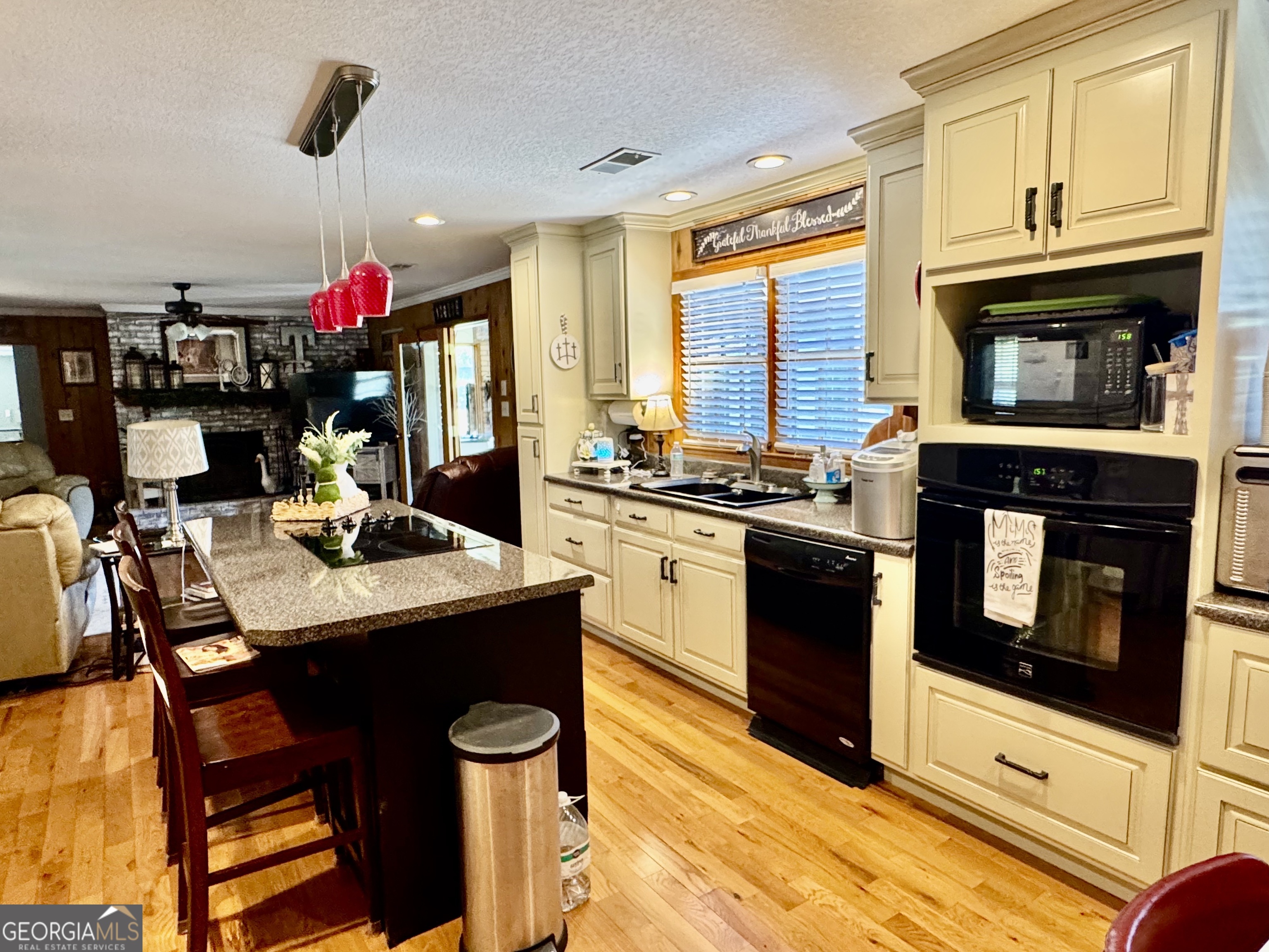 1530 Lankford Road Bowersville, GA 30516 - Photo 6 of 14 a kitchen that has a stove and a microwave