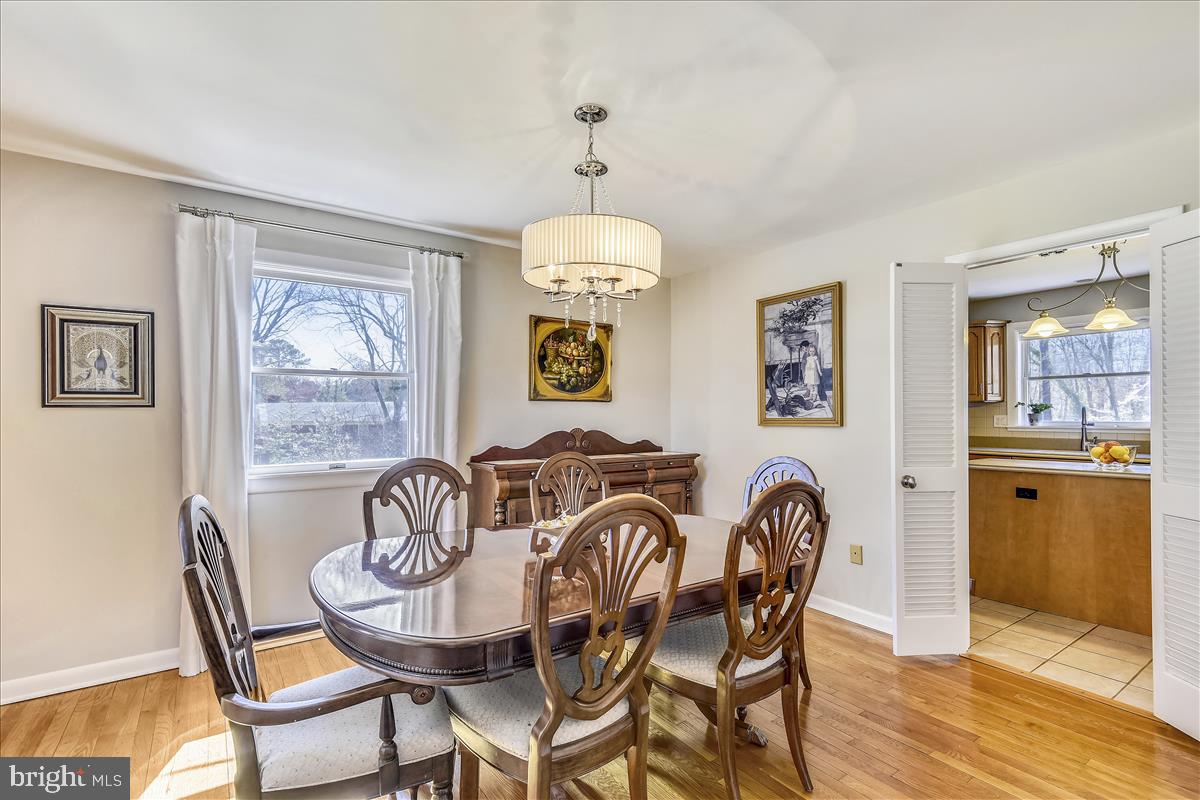 1944 Foxhall Road McLean, VA 22101 - Photo 12 of 39 Dining room