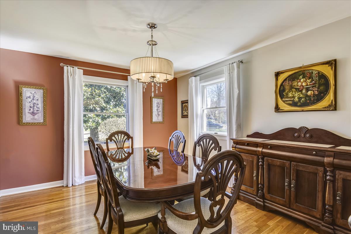1944 Foxhall Road McLean, VA 22101 - Photo 13 of 39 Dining room