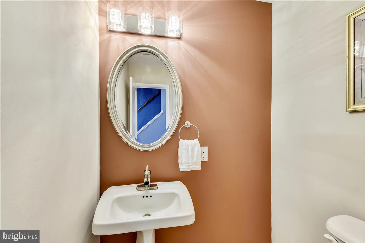 1944 Foxhall Road McLean, VA 22101 - Photo 14 of 39 Main level half bath
