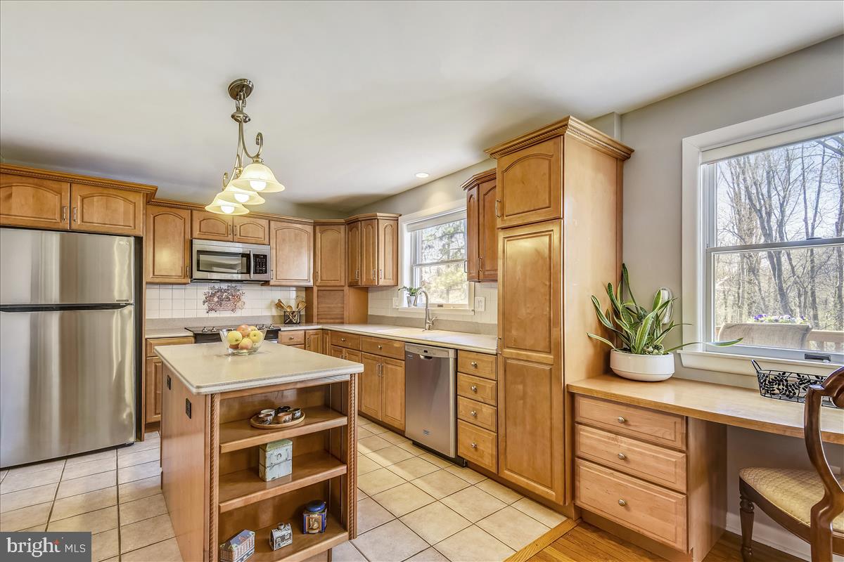 1944 Foxhall Road McLean, VA 22101 - Photo 5 of 39 Updated kitchen with SS appliances