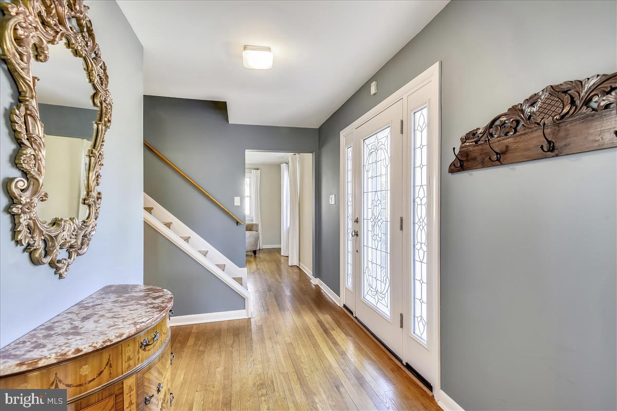 1944 Foxhall Road McLean, VA 22101 - Photo 8 of 39 Lovely foyer