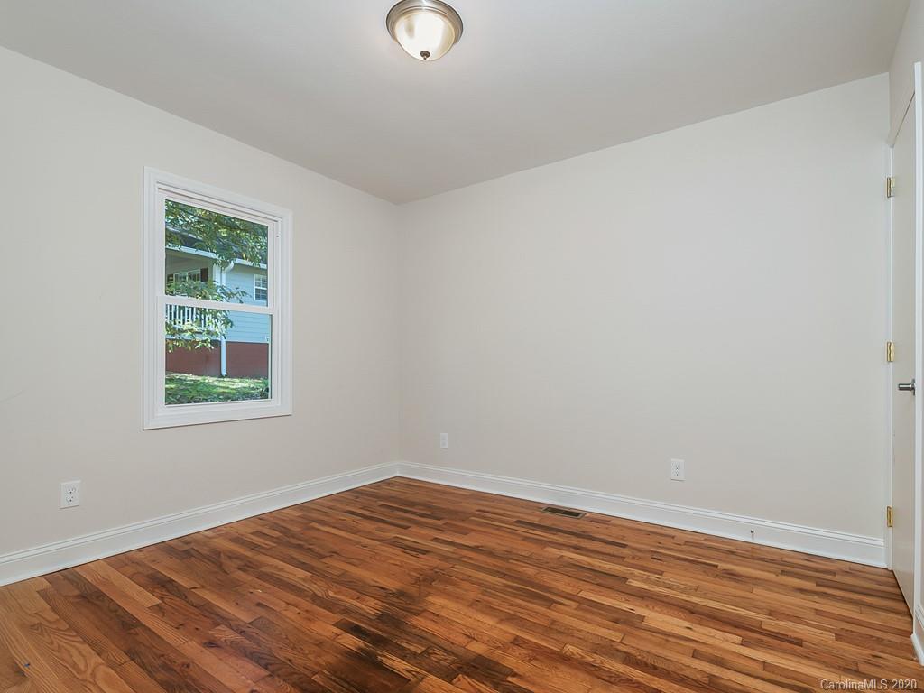 1031 Hebron Road Hendersonville, NC 28739 - Photo 14 of 24 Gallery Image 14