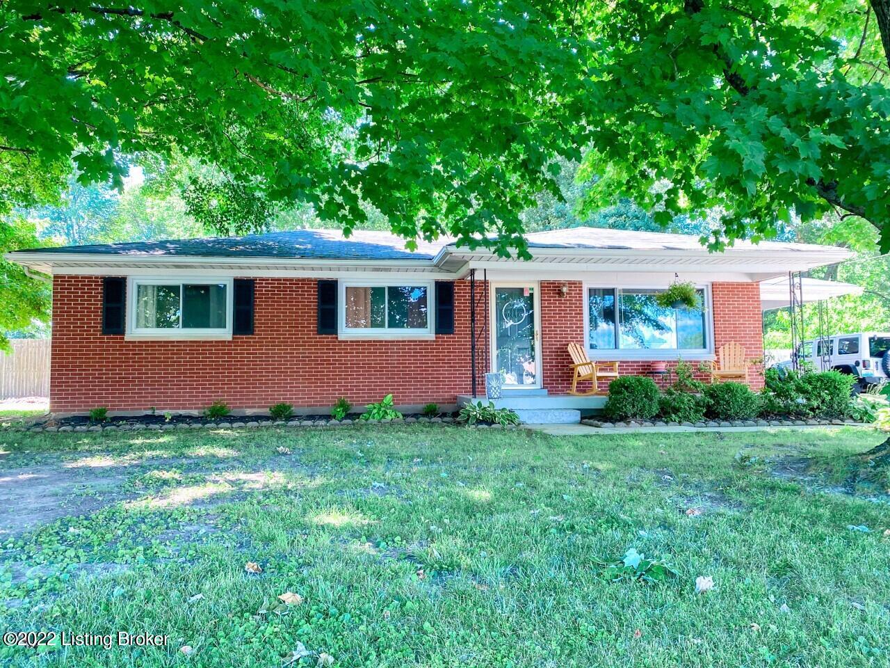 425 Stringer Lane Mount Washington, KY 40047 - Photo 1 of 26 thumbnail_IMG_1132