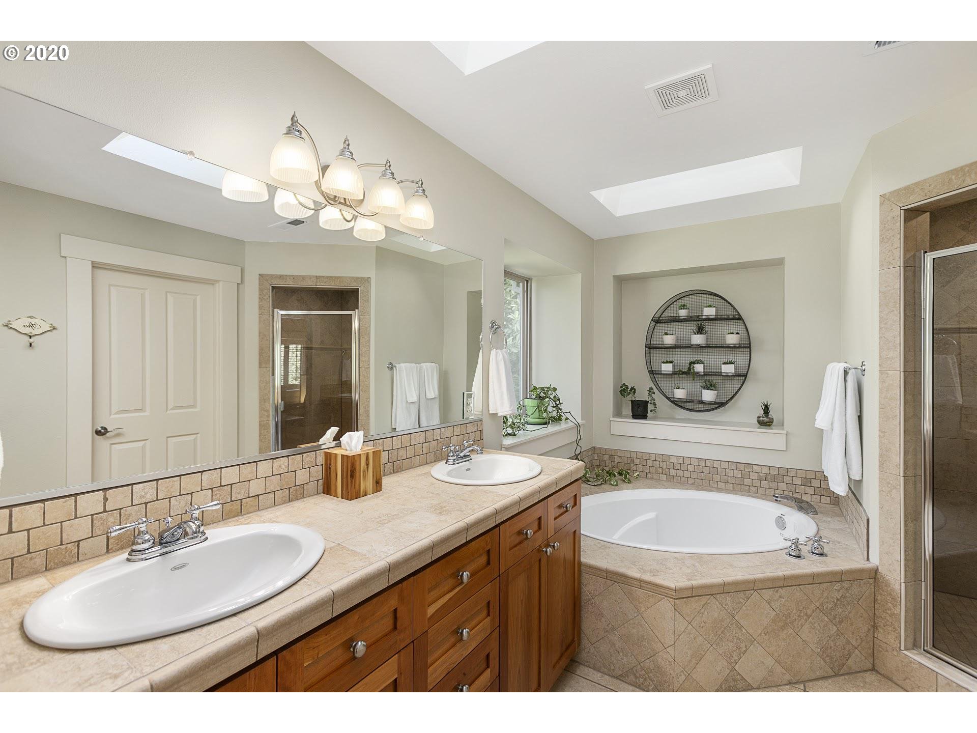5843 Southwest Florida Street Portland, OR 97219 - Photo 22 of 32 Gallery Image 22
