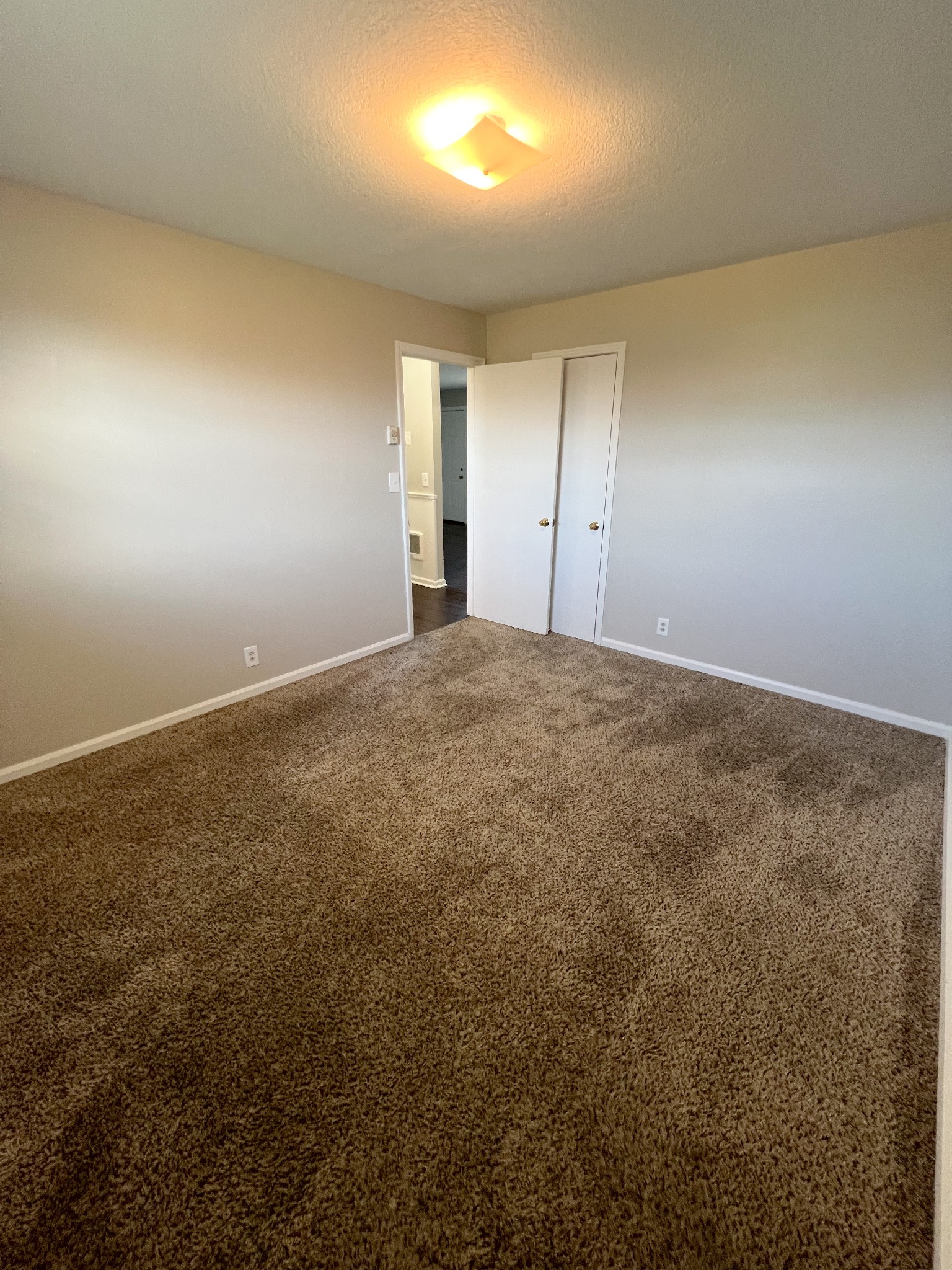 135 Airport Road, Unit C Clarksville, TN 37042 - Photo 13 of 16 an empty room with a natural light