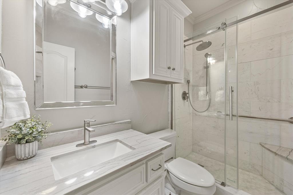 161 Ridgemont Road Heath, TX 75126 - Photo 31 of 40 a bathroom with a sink a toilet and shower