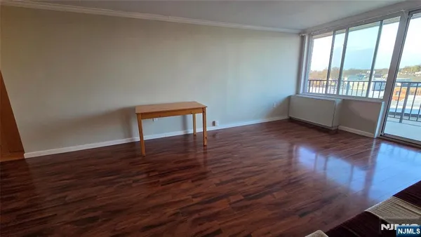 $1,800 | 1 Wall Street, Unit 5C, Fort Lee, NJ 07024