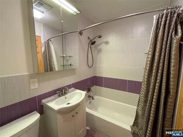 $1,800 | 1 Wall Street, Unit 5C, Fort Lee, NJ 07024