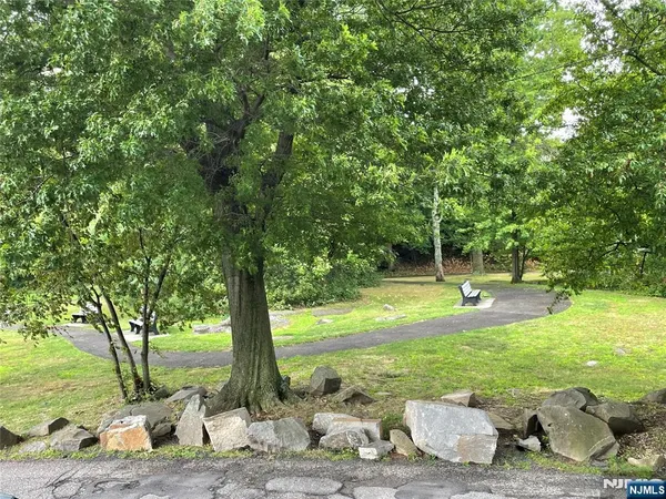 $1,800 | 1 Wall Street, Unit 5C, Fort Lee, NJ 07024