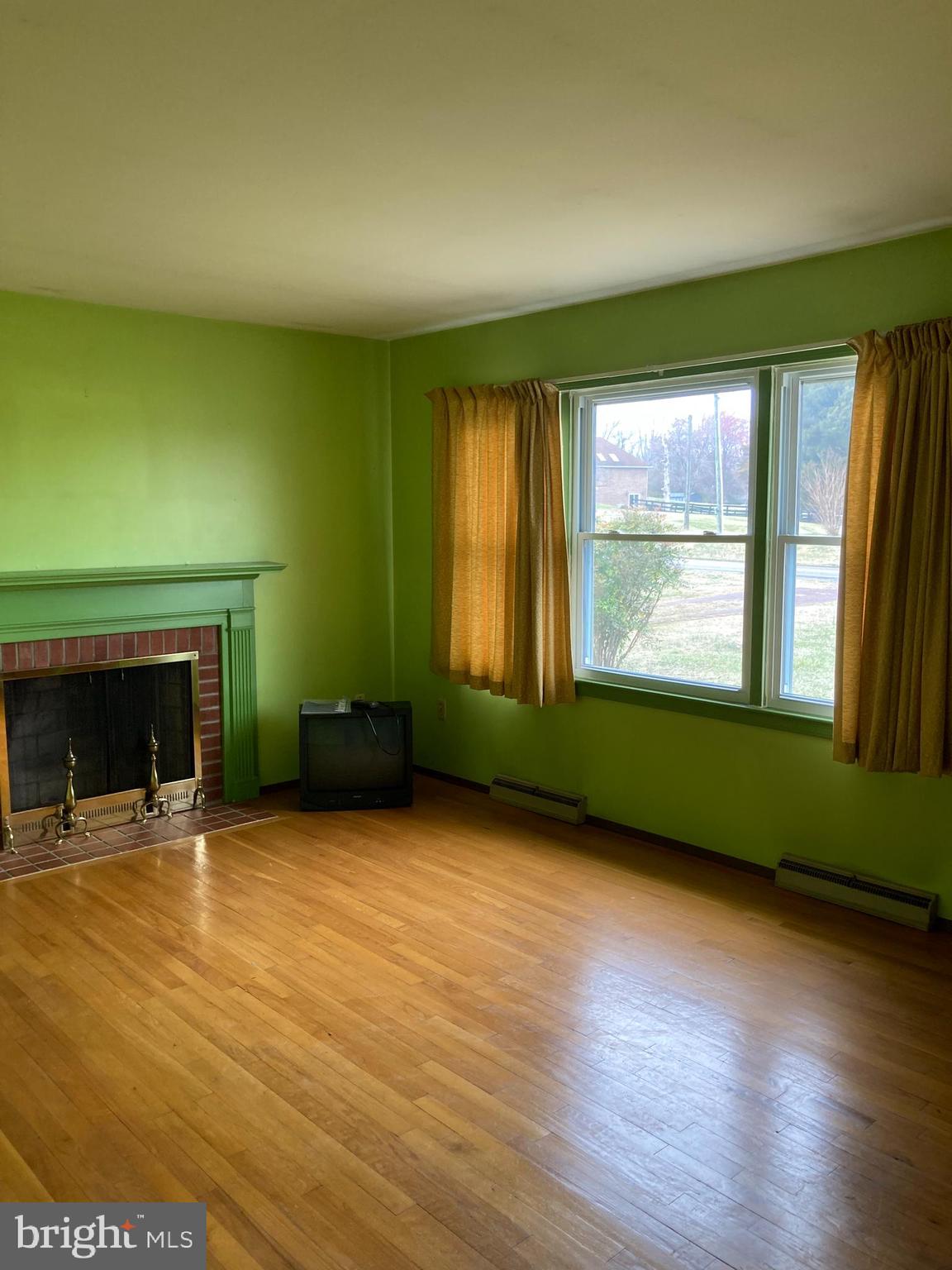 15573 Gibson Mill Road Culpeper, VA 22701 - Photo 7 of 15 Living Room