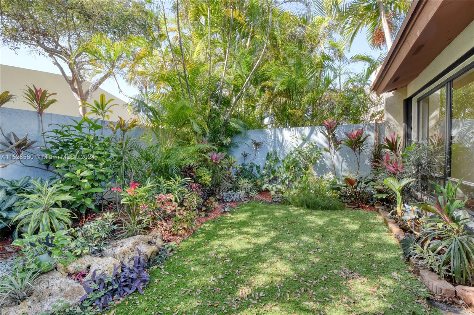 Kendall Miami, FL 33173 - Photo 6 of 8 a view of a garden with plants