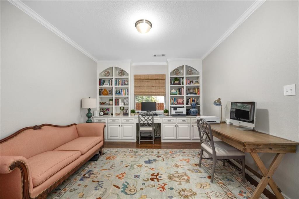 708 Northwood Road Fort Worth, TX 76107 - Photo 17 of 40