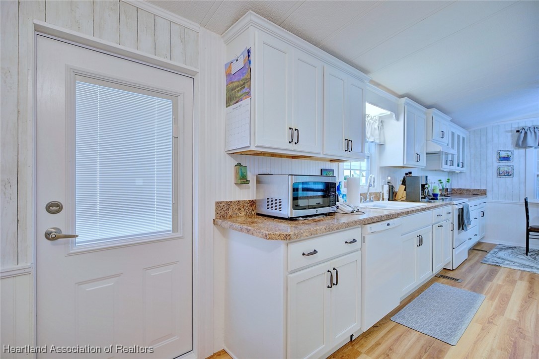 1554 Caribbean Road Sebring, FL 33870 - Photo 11 of 45 Gallery Image 11