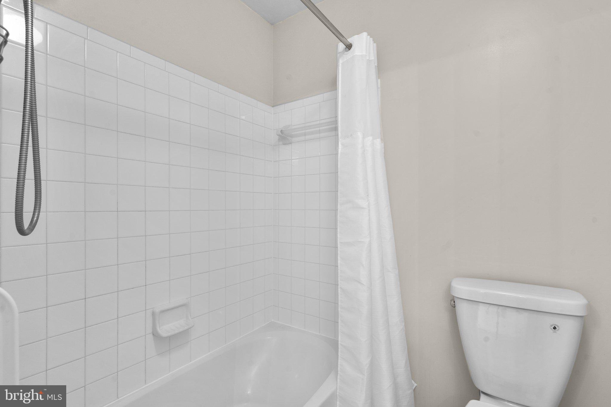 14334 Ashleigh Greene Road Boyds, MD 20841 - Photo 35 of 63 Shared Bathroom for Bedrooms #2 & #3