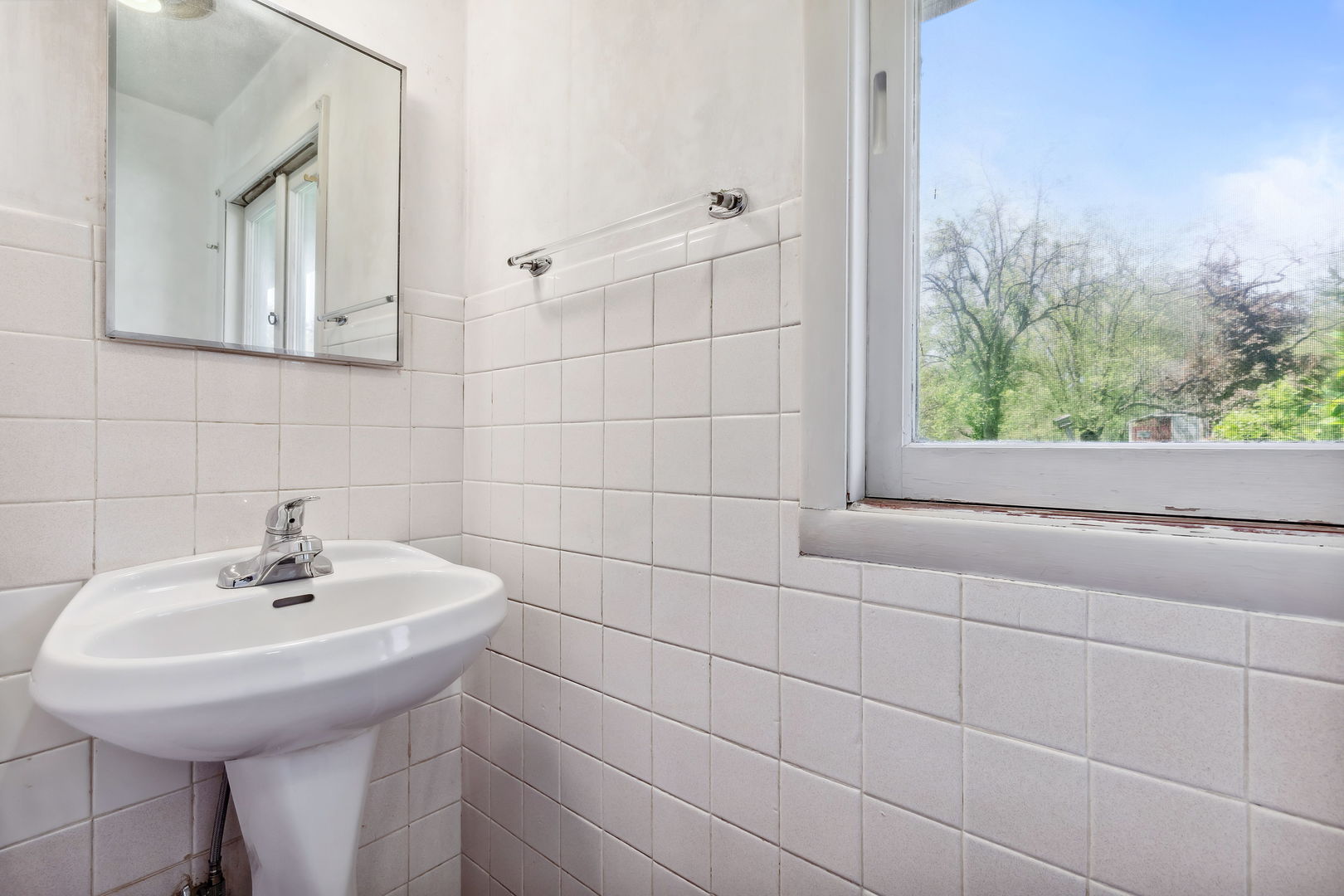 18054 South Parker Road Mokena, IL 60448 - Photo 18 of 21 a bathroom with a sink and a toilet