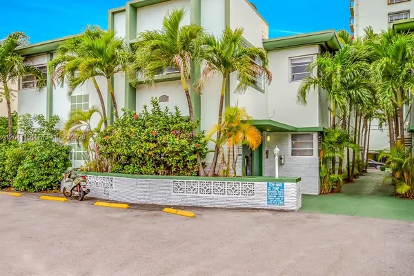 $1,650 | 1346 Alton Road, Unit B2, Miami Beach, FL 33139