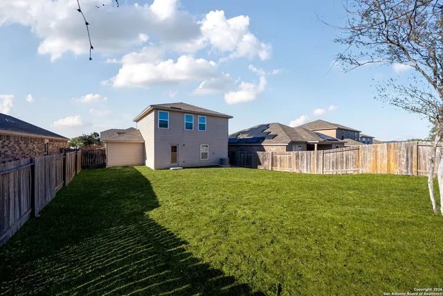 a view of a house with backyard and garden