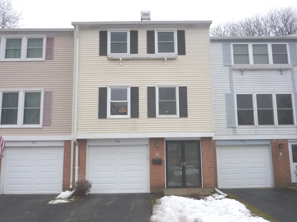 $2,450 | 1919 Finchley Court, Schaumburg, IL 60169