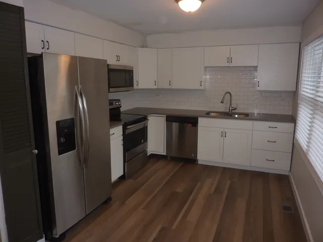 $2,450 | 1919 Finchley Court, Schaumburg, IL 60169