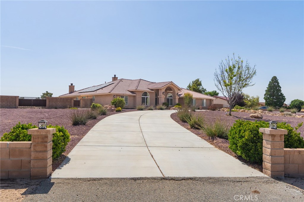 19501 Kinai Road Apple Valley, CA 92307 - Photo 3 of 49 a view of a street with houses