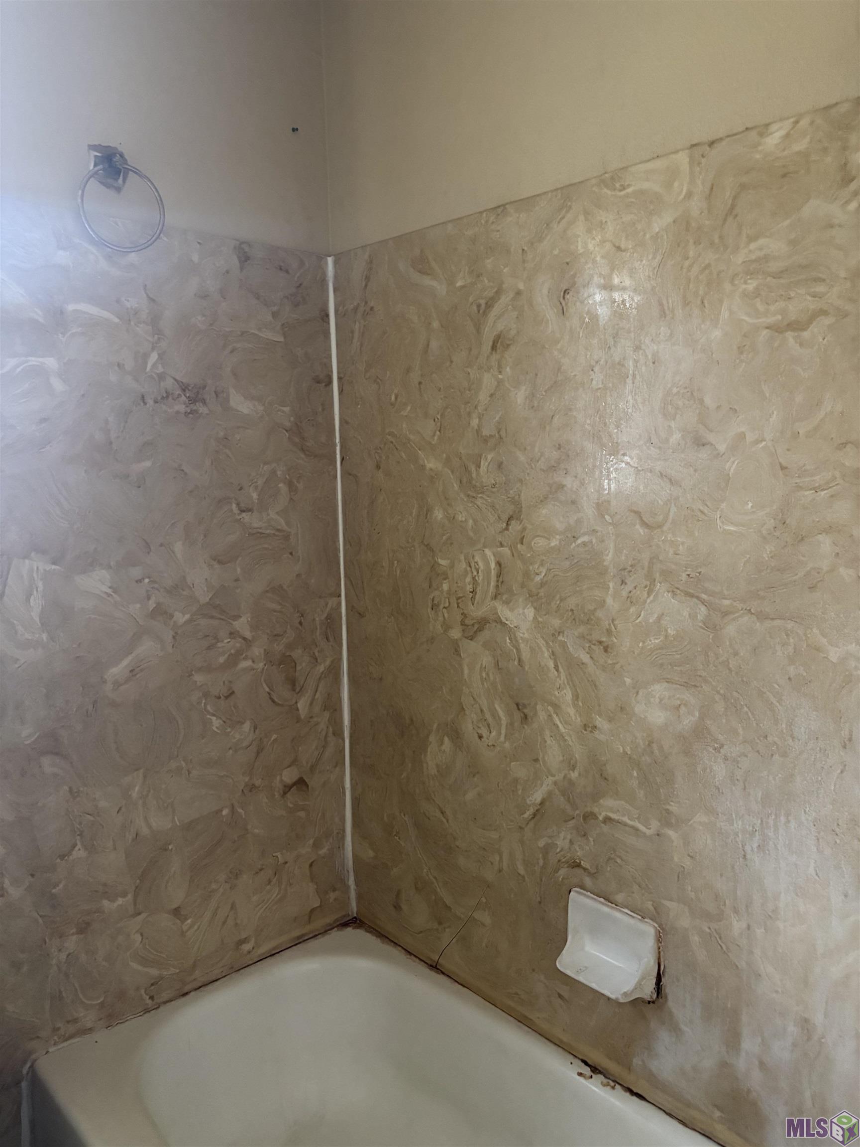 3925 Sarasota Drive Baton Rouge, LA 70814 - Photo 5 of 6 Hall Bathroom