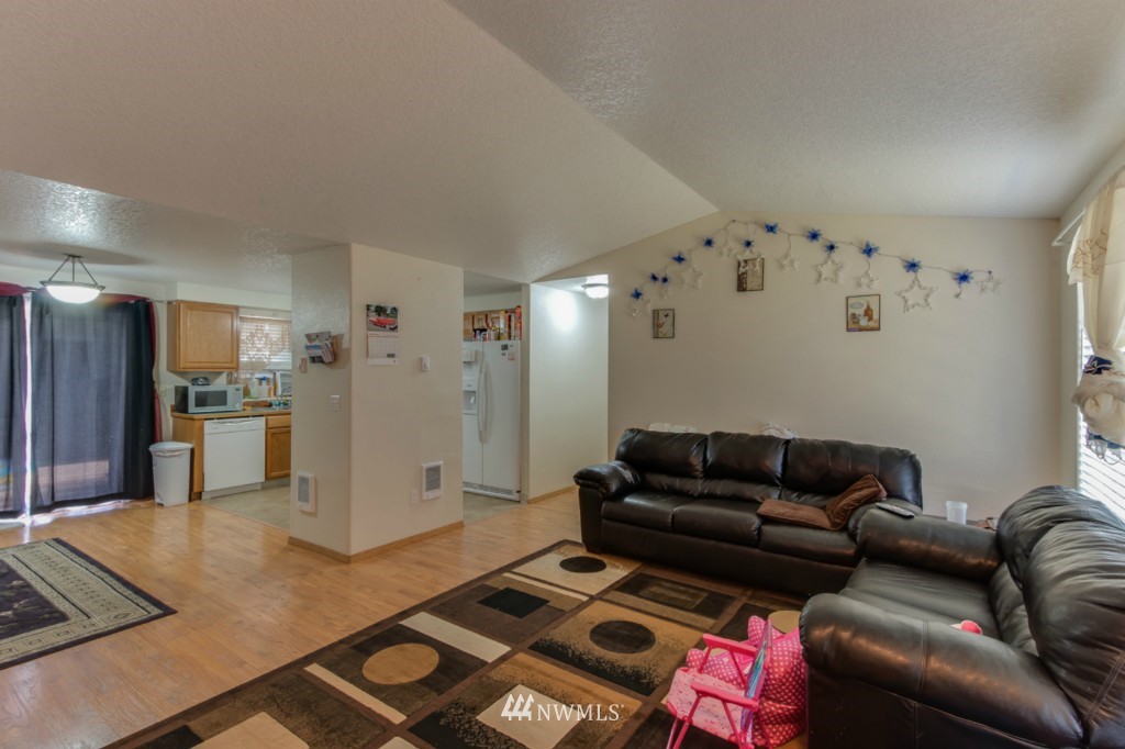 125 Vermillion Road Kelso, WA 98626 - Photo 3 of 8 Gallery Image 3