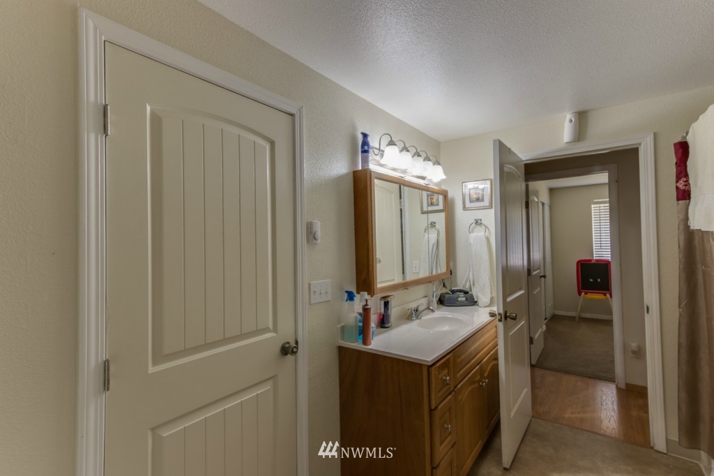 125 Vermillion Road Kelso, WA 98626 - Photo 8 of 8 Gallery Image 8
