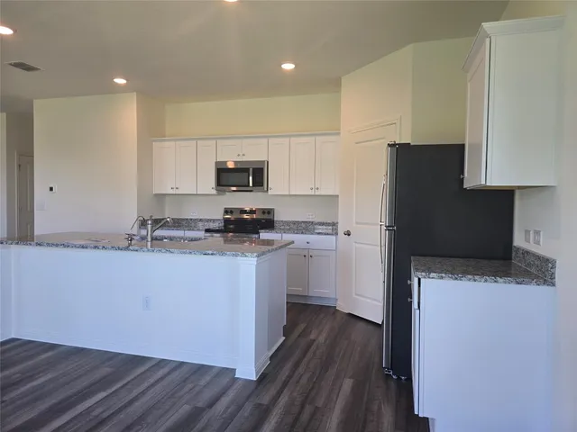 $2,495 | 121 Blazilmar Lane, Taylor, TX 76574