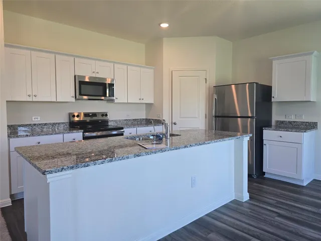 $2,495 | 121 Blazilmar Lane, Taylor, TX 76574