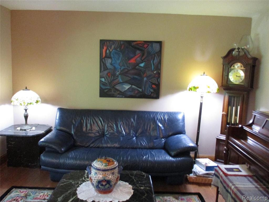 5843 Crandall Road Howell, MI 48855 - Photo 9 of 35