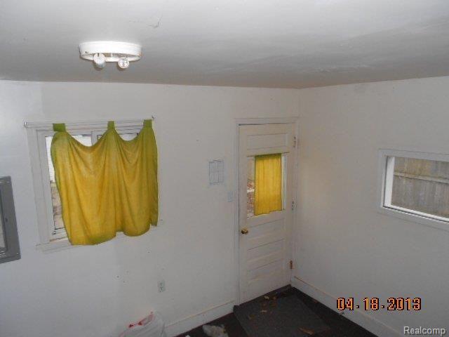 516 Stratford Road Ferndale, MI 48220 - Photo 9 of 16 Rear Family Rm/Den