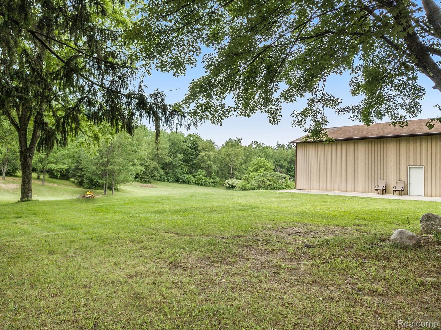 3660 County Farm Road Howell, MI 48843 - Photo 7 of 32 3660 back 2.jpg
