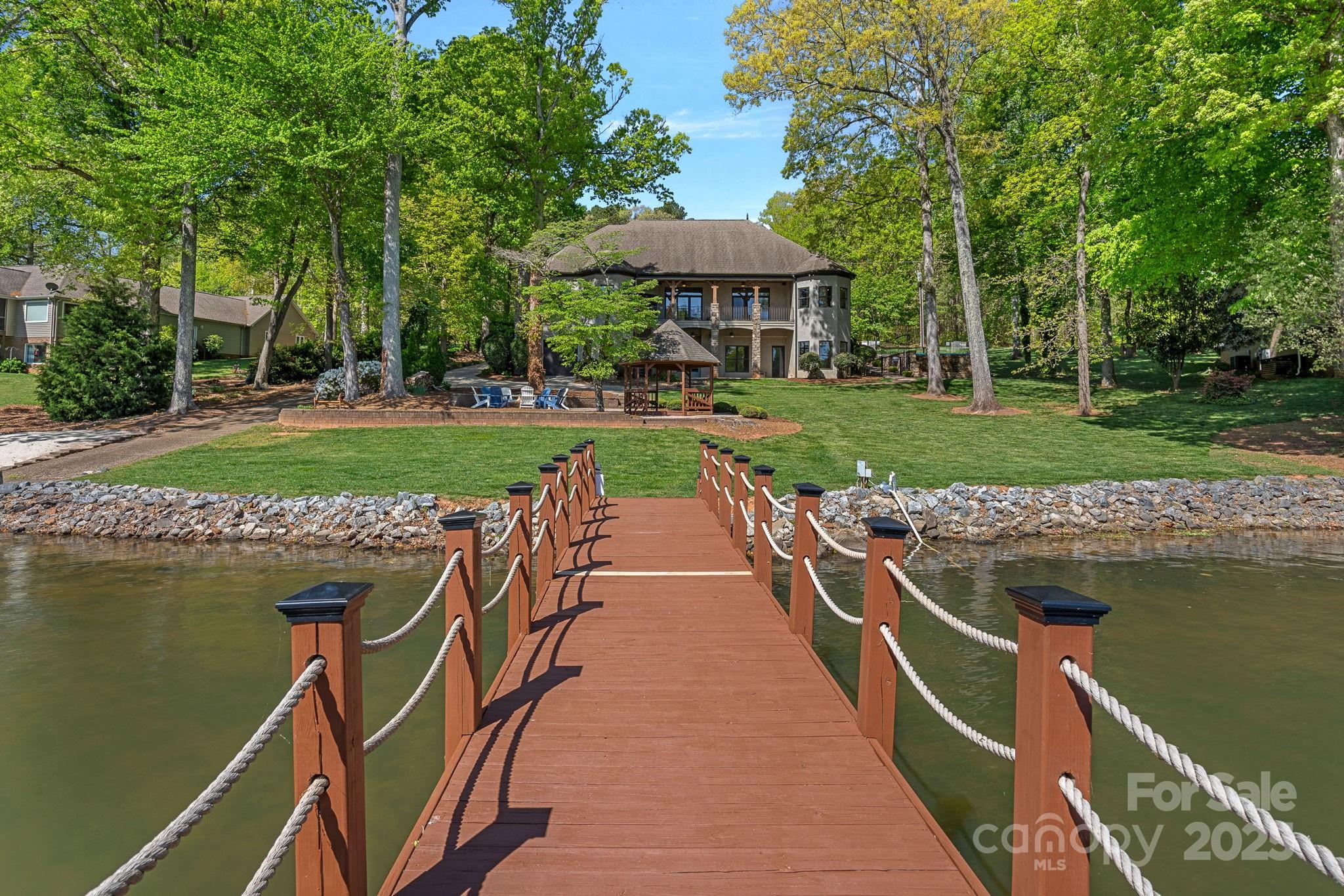 a view of a garden with sitting area