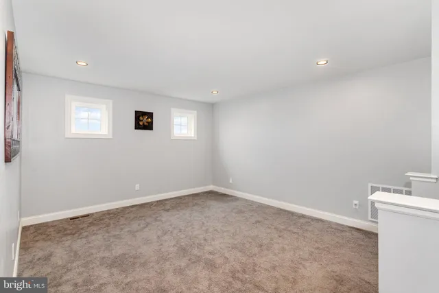 a view of a big room with a kitchen