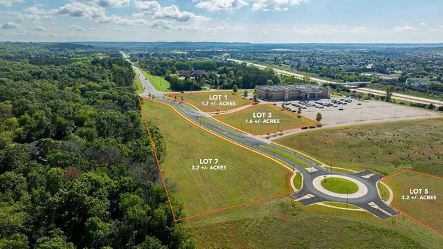 $829,713 | 674 Darnold Drive, Hudson, WI 54016