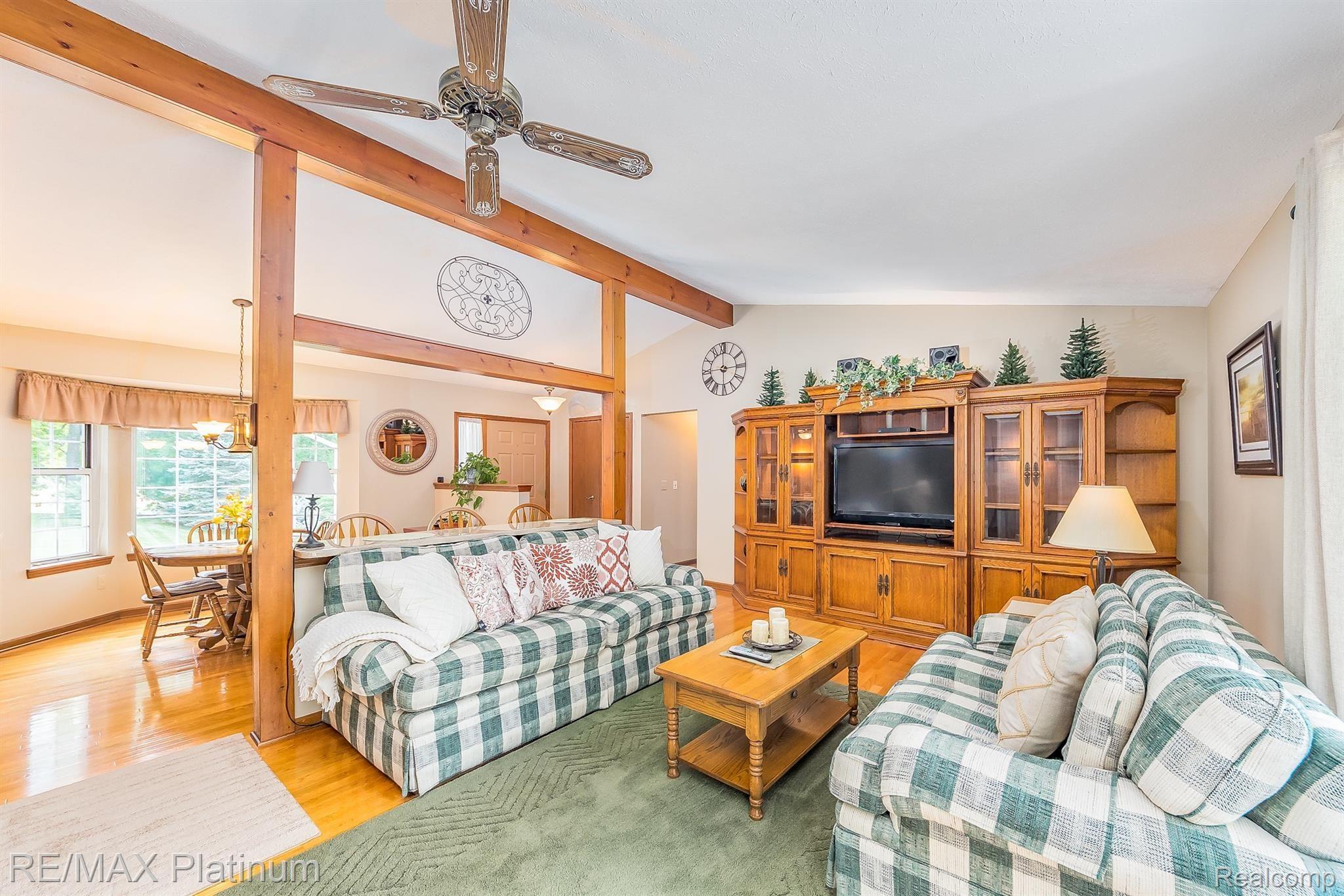 3738 West Schafer Road Pinckney, MI 48169 - Photo 58 of 75 Great room with vaulted ceiling showing adjacent dining area.
