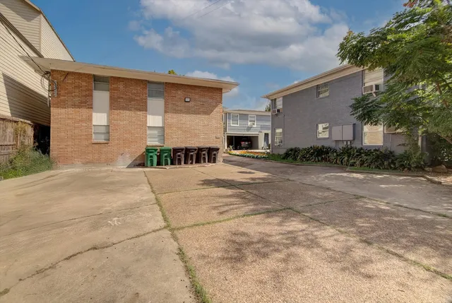 $1,300 | 1915 McDuffie Street, Unit 1, Houston, TX 77019