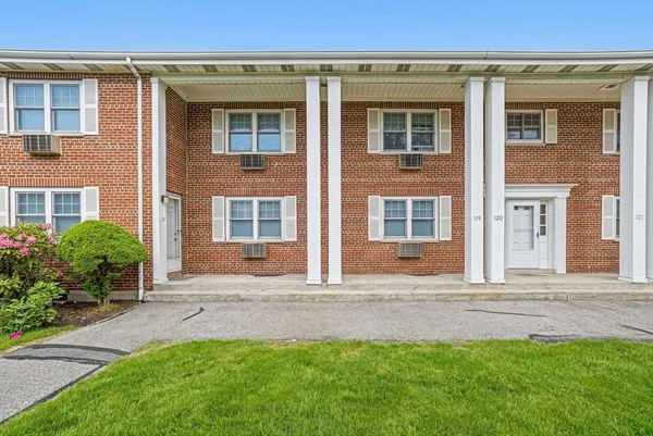 $599,000 | 119 Emerson Gardens, Unit 119, Lexington, MA 02420