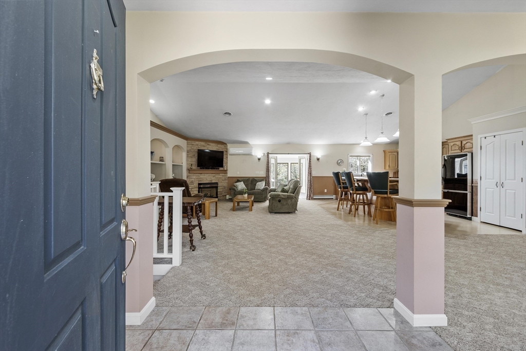 118 Willis Road Gardner, MA 01440 - Photo 3 of 42