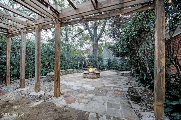 $313,000 | 8 Moss Forest Place, Jackson, MS 39211