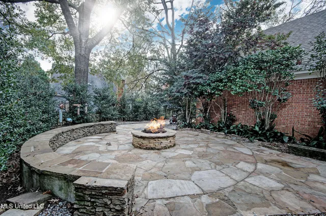 $325,000 | 8 Moss Forest Place, Jackson, MS 39211