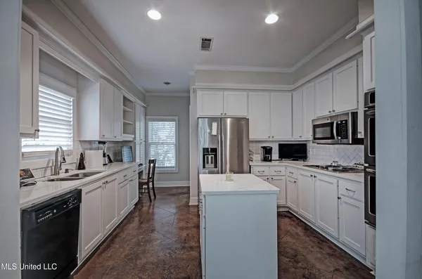 $313,000 | 8 Moss Forest Place, Jackson, MS 39211