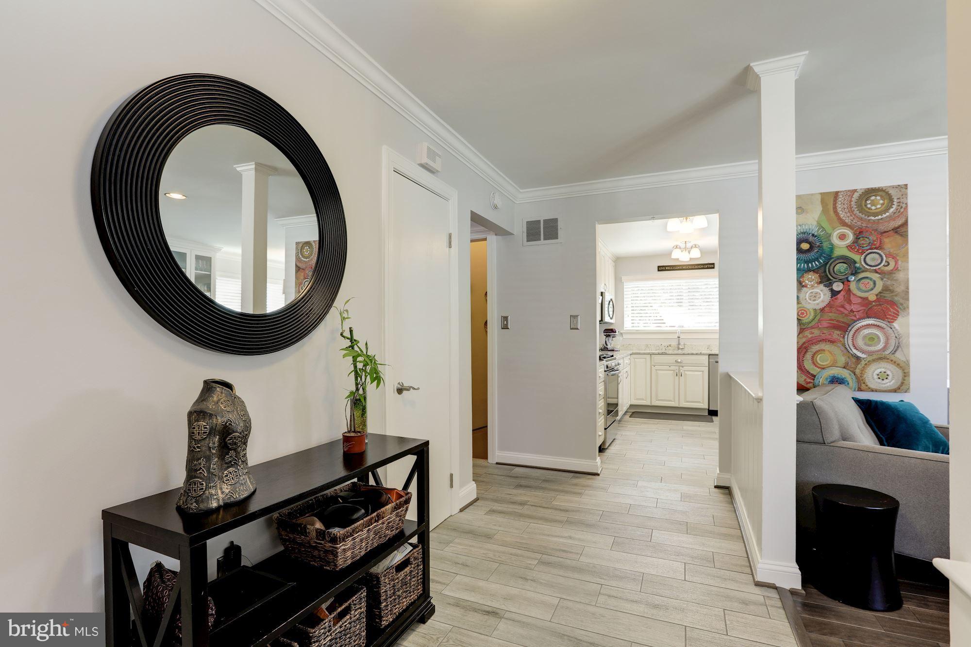 9507 Flower Avenue Silver Spring, MD 20901 - Photo 3 of 29 Entry